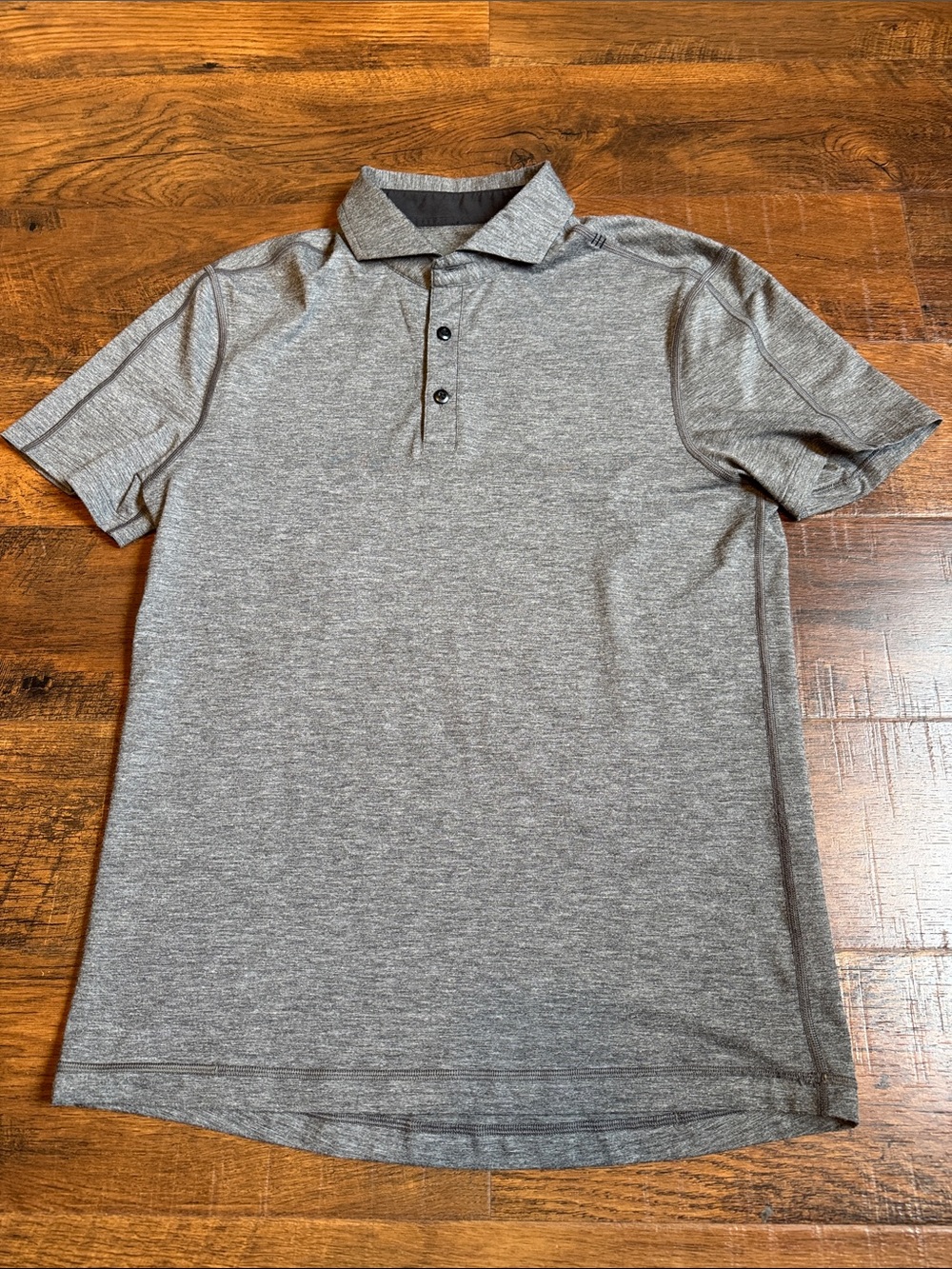 Men’s M Lululemon ABC polo shirt in a nice heather gray color.